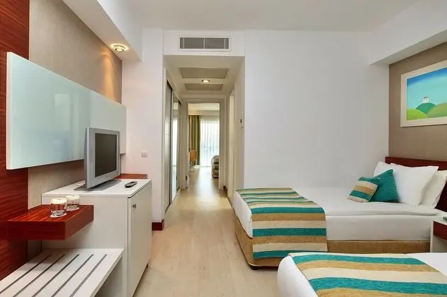 https://imagessl.etstur.com/files/images/hotelImages/TR/55615/l/Sunis-Evren-Beach-Resort-Hotel---Spa-Oda-266967.jpg