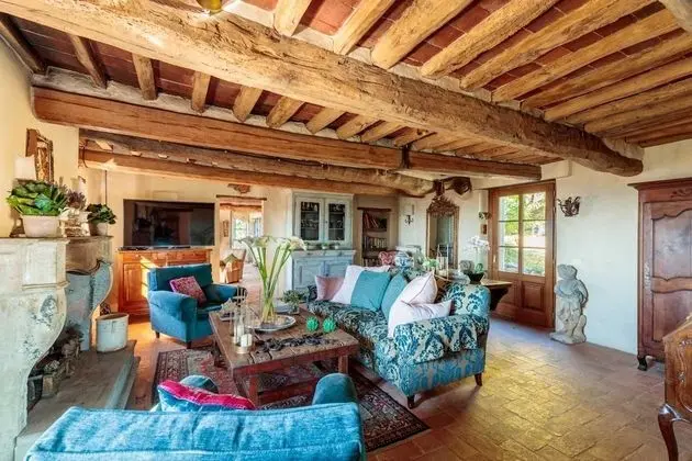 Villa, Sigara İçilebilir