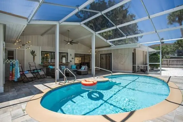 Ev (Sunkissed Pool Home)