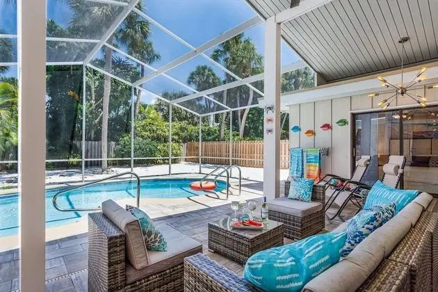 Ev (Sunkissed Pool Home)