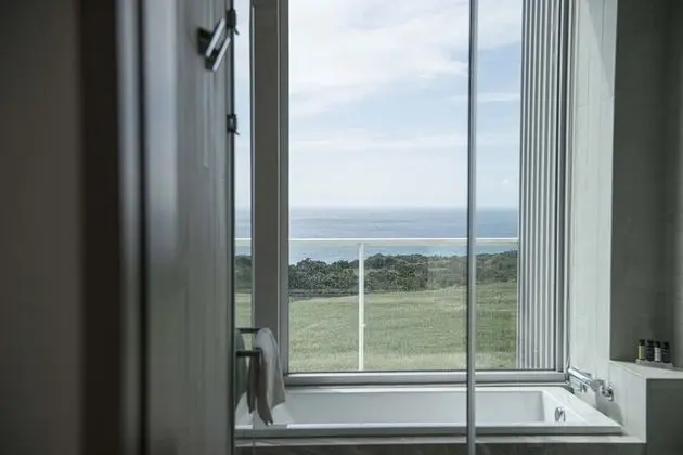 Deluxe Tek Büyük Yataklı Oda, Balkon, Deniz Manzaralı (108.109)