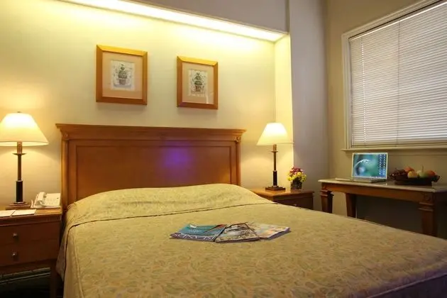 Corner Suite