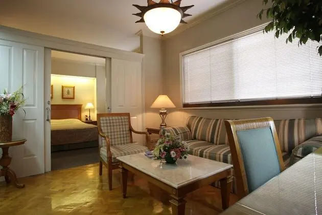 Corner Suite