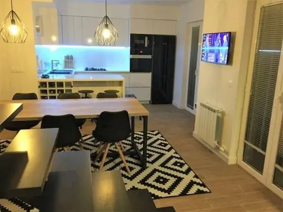 Luxury Apart Daire, Havuz Manzaralı