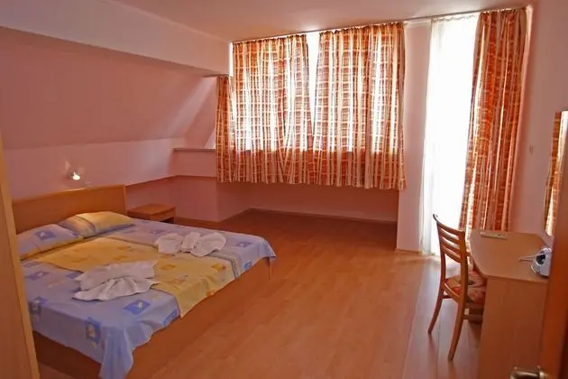 Apart Daire, 2 Yatak Odası, Küçük Mutfak