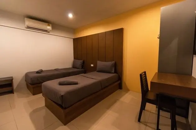 Standard Twin-Air Con with Shared Bathroom