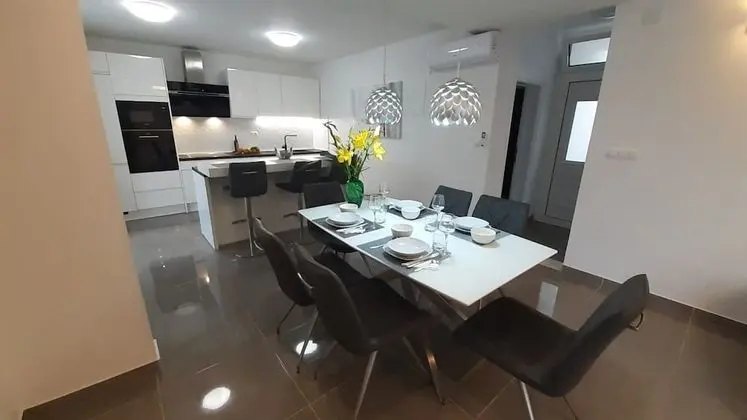 Apart Daire (Sunny Hvar - with pool - A2(4+1))