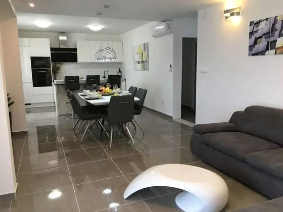 Apart Daire (Sunny Hvar - with pool - A2(4+1))