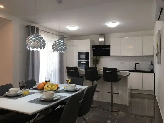 Apart Daire (Sunny Hvar - with pool - A2(4+1))