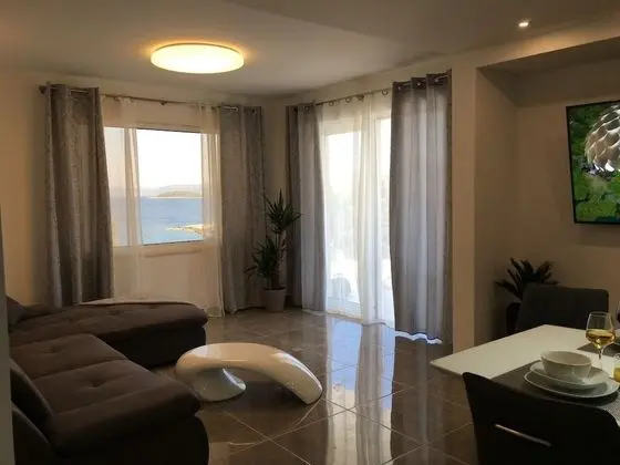 Apart Daire (Sunny Hvar - with pool - A2(4+1))