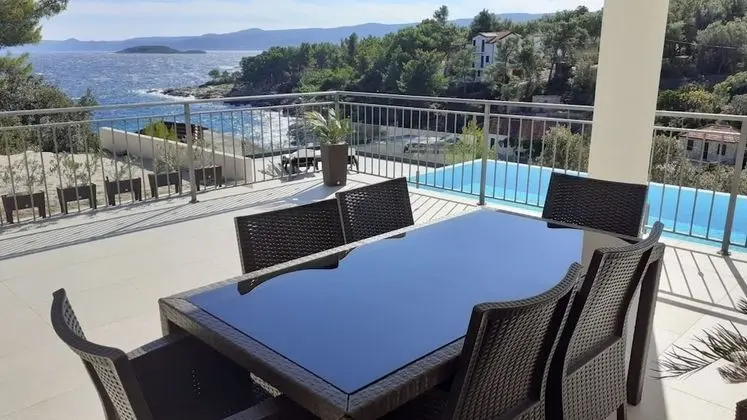 Apart Daire (Sunny Hvar - with pool - A2(4+1))