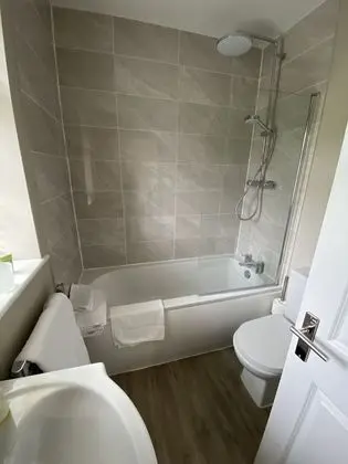 Tek Büyük Yataklı Oda, Banyolu/Duşlu