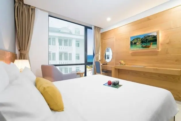Deluxe Tek Büyük Yataklı Oda, Kısmi Deniz Manzaralı