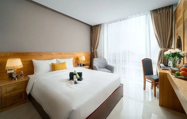 Deluxe Tek Büyük Yataklı Oda, Kısmi Deniz Manzaralı