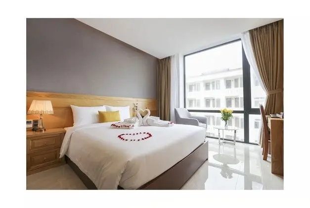 Deluxe Tek Büyük Yataklı Oda, Kısmi Deniz Manzaralı