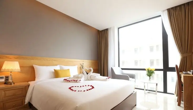 Deluxe Tek Büyük Yataklı Oda, Kısmi Deniz Manzaralı