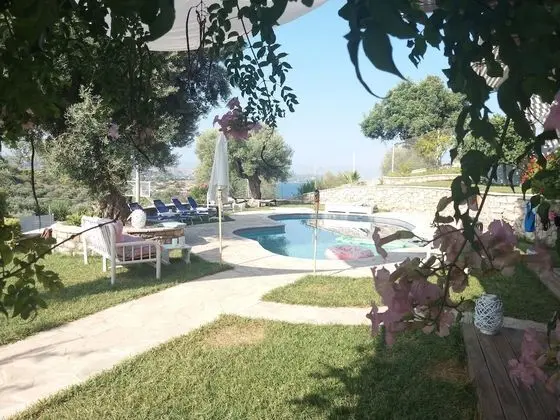 Luxury Triple Room with Shared Pool