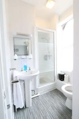 Tek Büyük Yataklı Oda, Banyolu/Duşlu