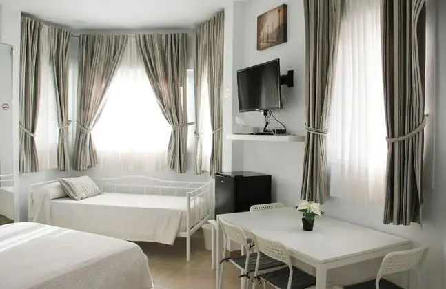 Standard Apart Daire, 6 Yatak Odası, Mutfak