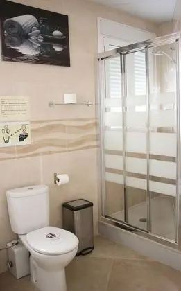 Standard Apart Daire, 6 Yatak Odası, Mutfak