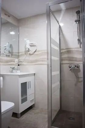 Standard Apart Daire, 6 Yatak Odası, Mutfak