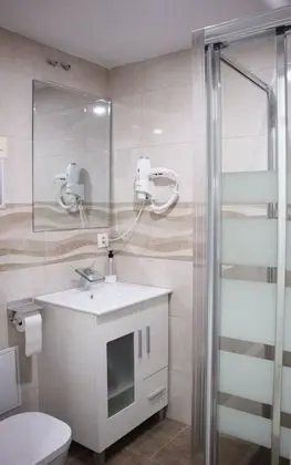 Standard Apart Daire, 6 Yatak Odası, Mutfak