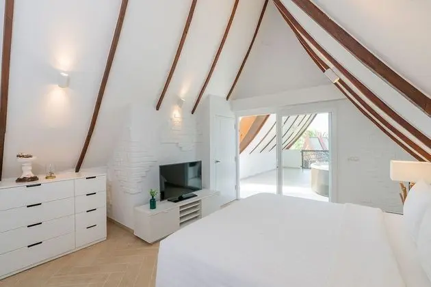 4 Bedrooms with Private Pool Villa