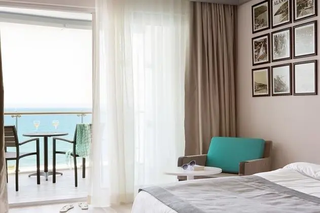 Standart Oda, Deniz Manzaralı, Balkonlu