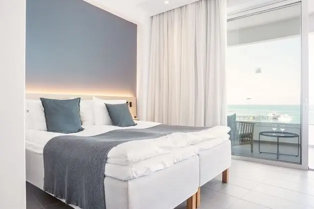 Standard Twin Side Sea View Room