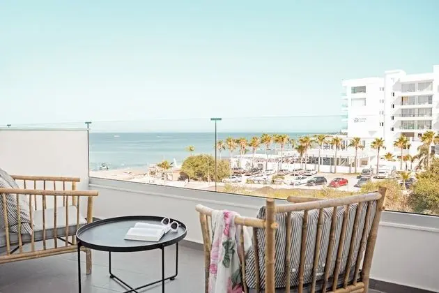 Standard Twin Side Sea View Room