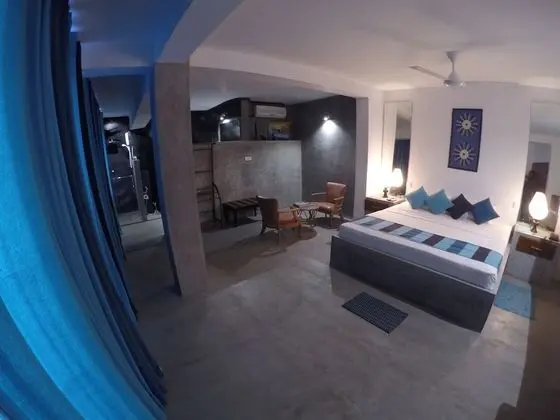 Deluxe Tek Büyük Yataklı Oda, Havuz Manzaralı
