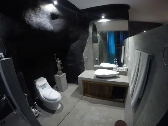 Deluxe Tek Büyük Yataklı Oda, Havuz Manzaralı