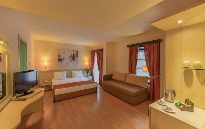 https://images.etstur.com/files/images/hotelImages/TR/54465/l/Sunrise-Resort-Hotel-Oda-381881.jpg