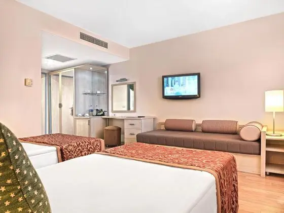 https://images.etstur.com/imgproxy/resize/2560x1440/files/images/hotelImages/etsrooms/562/Sunrise_Resort_Hotel_20260120171925_1.jpg