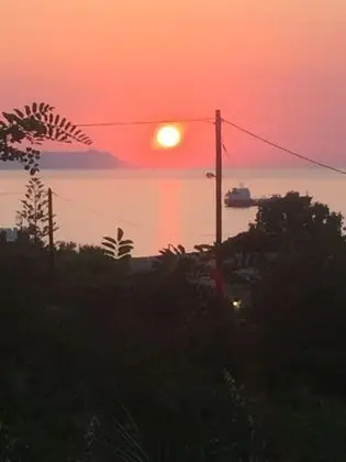 Üç Kişilik Oda