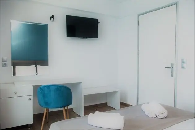 Deluxe Apartment, 1 Queen Bed with Sofa bed, Non Smoking, Partial Sea View