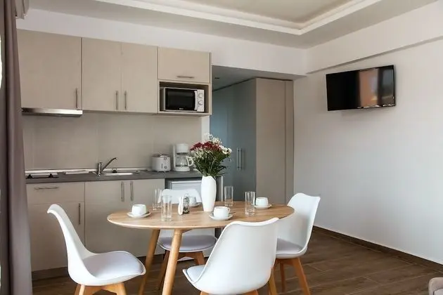 Deluxe Apartment, 1 Queen Bed with Sofa bed, Non Smoking, Partial Sea View