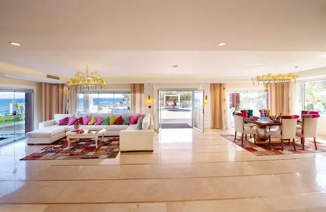 Royal Villa (Poch Club)