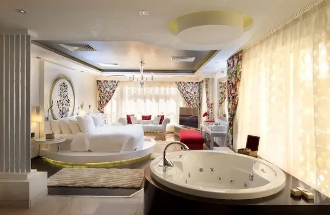 Royal Villa (Poch Club)
