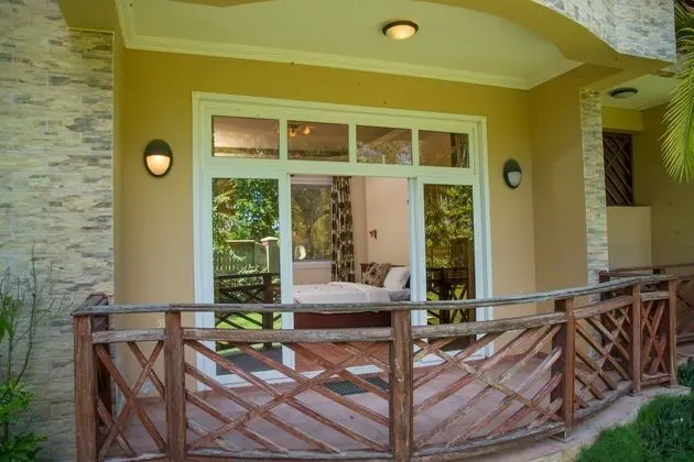 Luxury Süit, Havuz Manzaralı