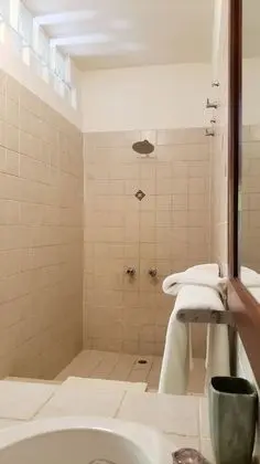 Standard Üç Kişilik Oda, Birden Çok Yatak, Balkon, Bahçe Manzaralı