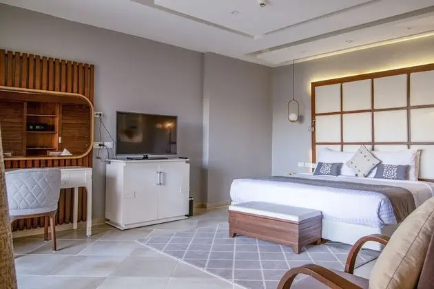 Junior Swim Up Suite (Posh Club)