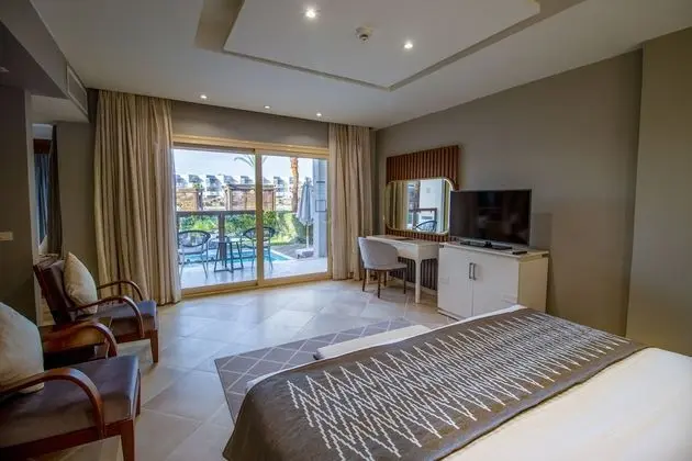 Junior Swim Up Suite (Posh Club)