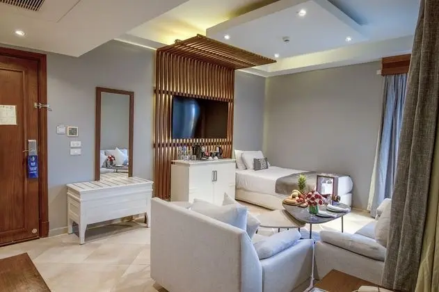Junior Swim Up Suite (Posh Club)