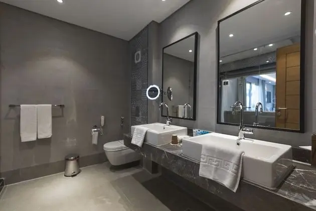 Diamond Pool Suite
