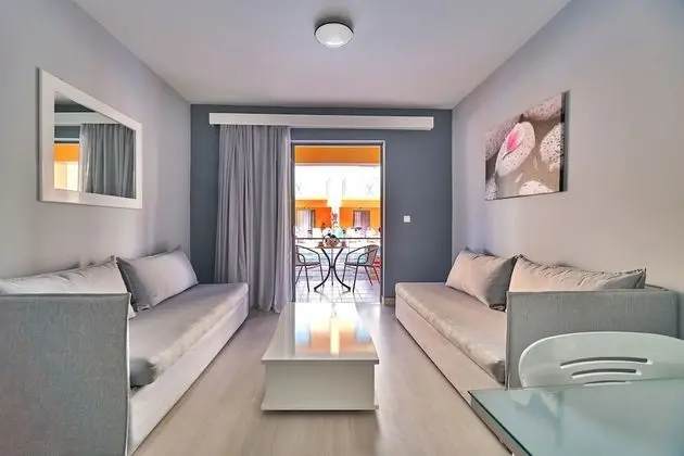 Apart Daire, 1 Yatak Odası, Havuz Manzaralı