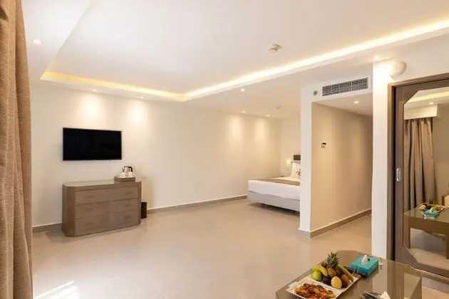Mega Room, City View