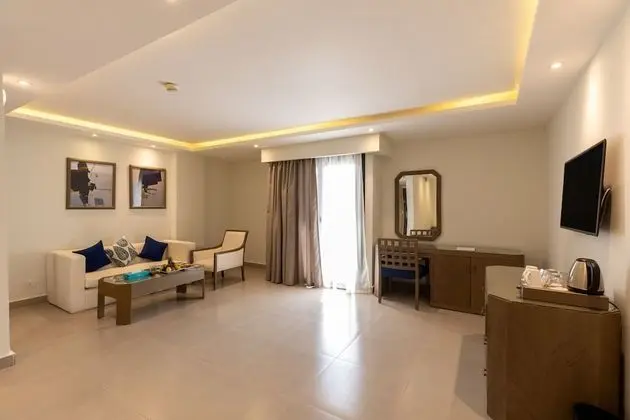 Mega Room, City View