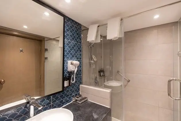 Mega Room, City View