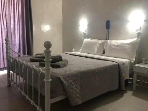 Basic Tek Büyük veya İki Ayrı Yataklı Oda